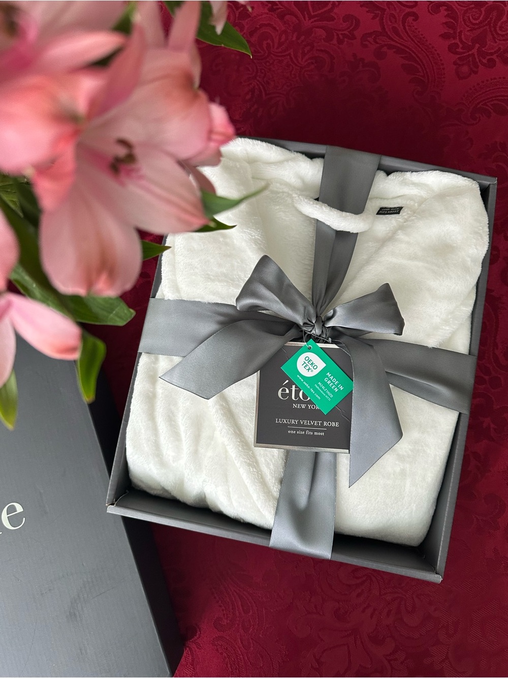 NWT Etoile New York White Luxury Velvet Spa Robe One Size New In Box - Picture 2 of 12